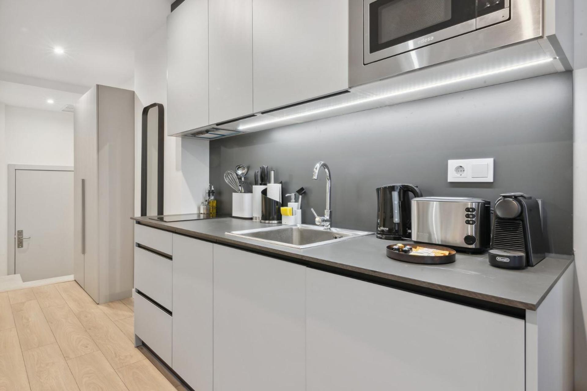 Limehome Valencia Carrer Del Pare Palau I Quer Екстер'єр фото